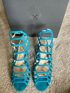 Vince Camuto strappy sandals size 9 1/2